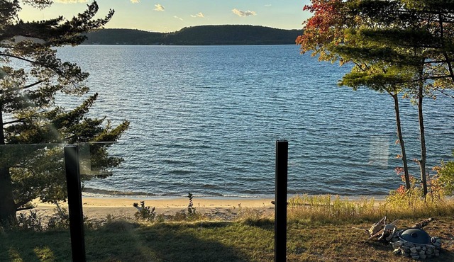Lake Superior Guest House On The Beach in Munising- new build, high end, modern