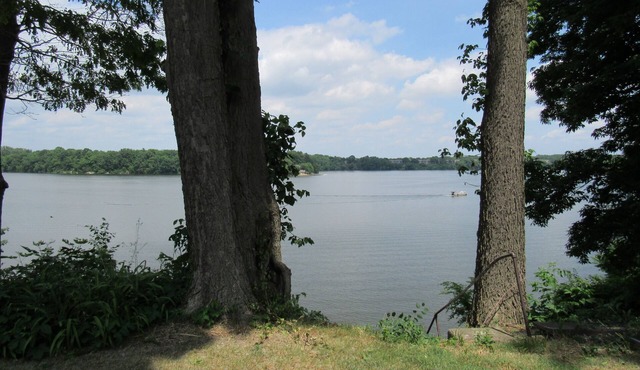 Lakefront home on 1.6 acres