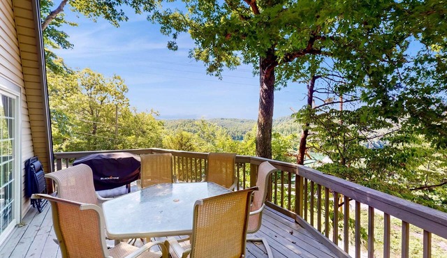 Lake View Getaway Near Flat Hollow Marina・Sleeps 8