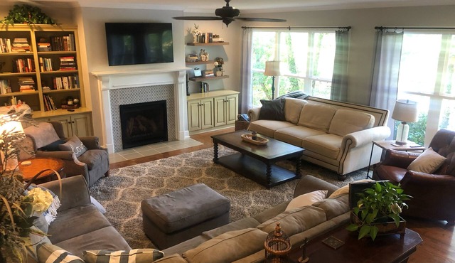 Lake Vista Retreat 5 Bedrooms 3.5 baths