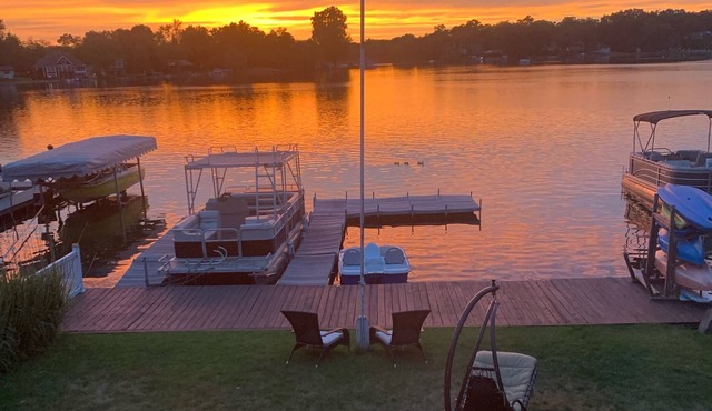 Lakefront Cozy Cottage on Cooley Lake with beautiful views and dock.
