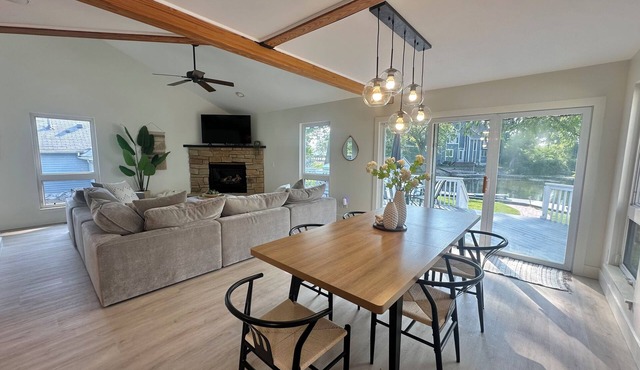 Lakefront 3br 2.5 bath house in Keego Harbor