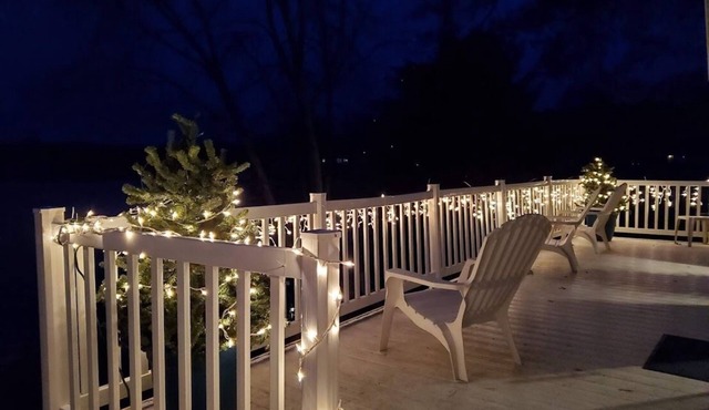 Lakefront Cottage boat rental available
