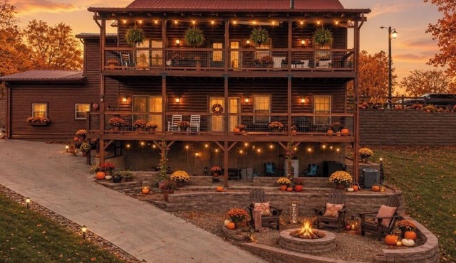 Lakefront covered dock sleeps 12 in Dandridge