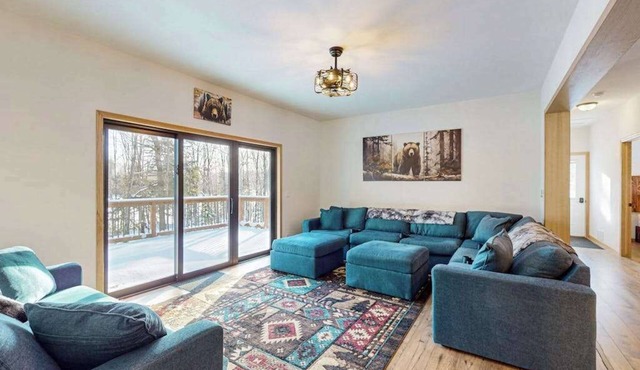 Lakefront escape on Sugar Maple w/dock, firepit, kayaks, & gas grill- Dogs-OK