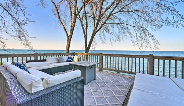 Lakefront Lexington Escape: Steps to Beach!