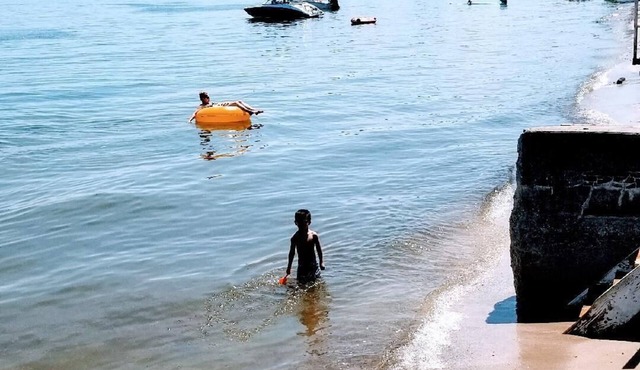 Lakefront! Sandy Beach! Lake Erie Fishing! 4BR/kayaks/PRIVATE!