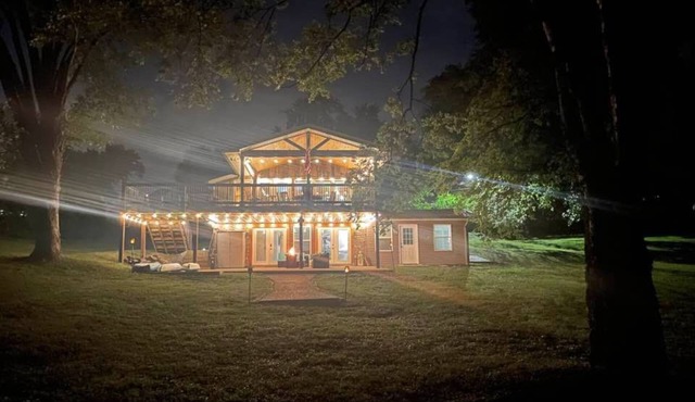 Lakefront | Sauna | Kayaks | Firepit | 35 Min to Nashville