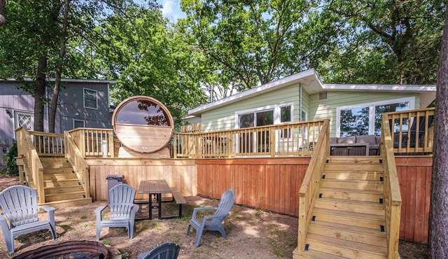 Lakefront | Sauna, Kayaks, Fire Pit, & Huge Deck