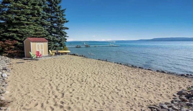Lakeside family paradise 140ft private Crystal Lake Frontage