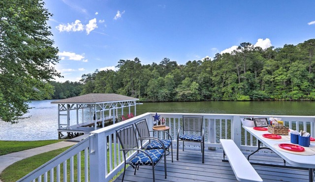 Lakeside Hot Tub, fire pit, kayaks, king beds