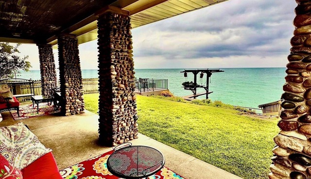 Lakeside Paradise! A charming blend of cozy comfort and beachfront bliss!