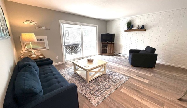 Lakeside Serenity: 1BD Villa with Private Deck
