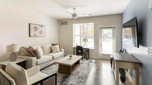 Landing Amazing 1BD Clubhouse Yoga Studio