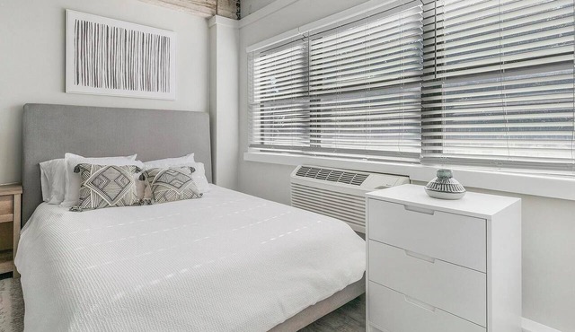 Landing | Beautiful Studio, Gym, Rooftop Lounge