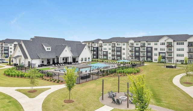 Landing | Chic 1BD, Yoga Studio, Pool