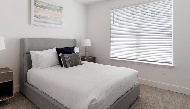 Landing | Modern 2BD, Gym, Pool
