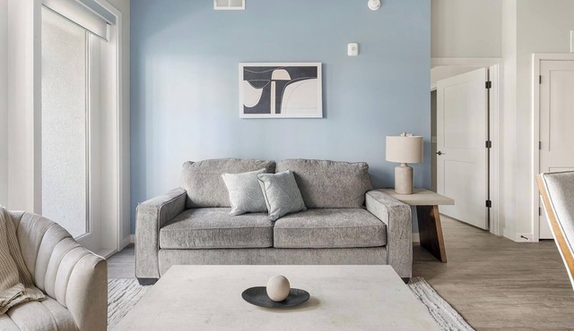 Landing | Spectacular 2BD in Cool Springs