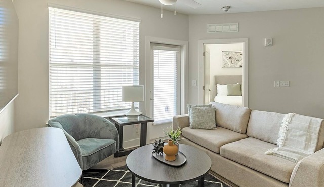 Landing | Spectacular 2BD, Clubhouse, Courtyard
