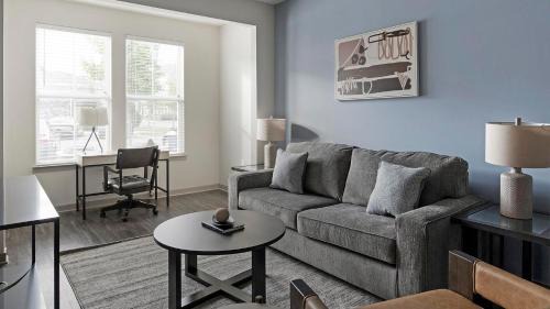 Landing Spectacular 2BD Gym Clubhouse