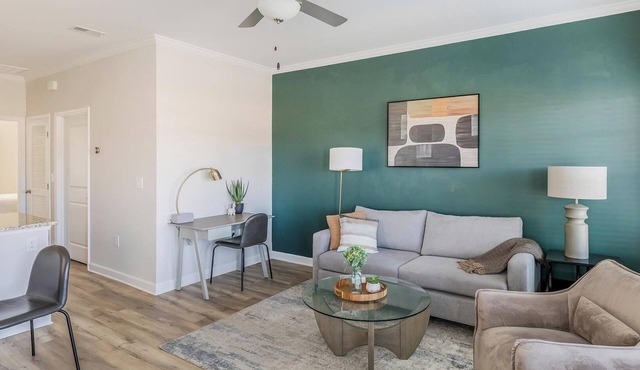 Landing | Stunning 1BD, Gym, Clubhouse