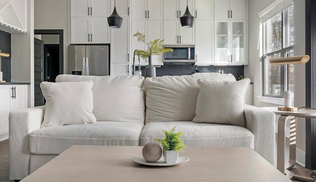 Landing | Stunning 2BD, Gym, Clubhouse