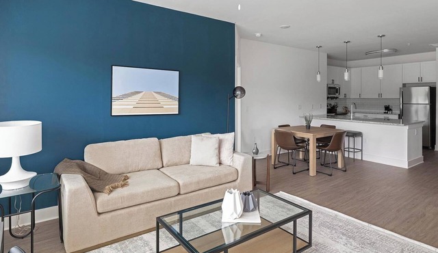 Landing | Stunning 2BD, Gym, Pool