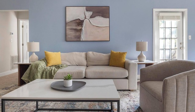 Landing | Stunning 2BD, Gym, Tennis Court