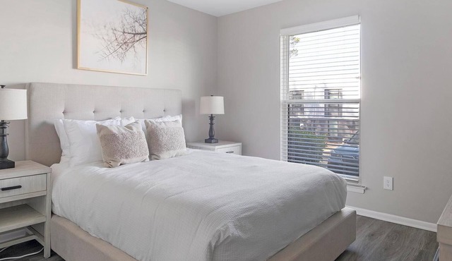Landing | Stylish 2BD, Pool, Gym