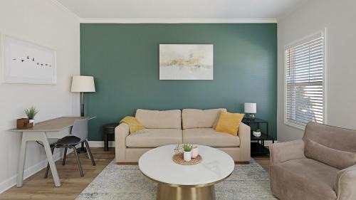 Landing Stylish 1BD Clubhouse Pool
