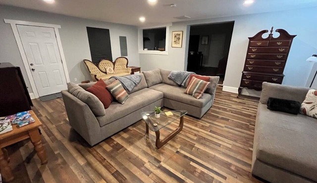 Large 5 bed/5 full baths in the Heart of Taylor's Minutes to Downtown Greenville