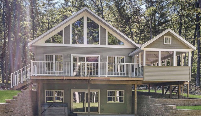 Large Cabin w. Hiking Trail & Private Lake Access