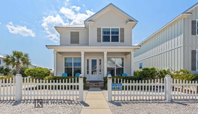 Large Home in the Heart of OB | Pool, Bike Trails, Beach Access | 3 Little Birds by Kaiser