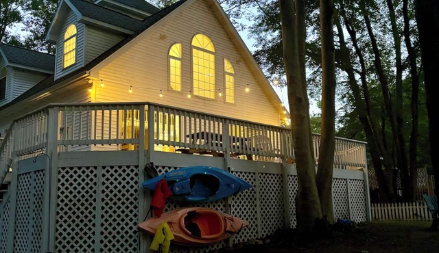 Large home w/private Lake MI Beach access and convenient to local attractions