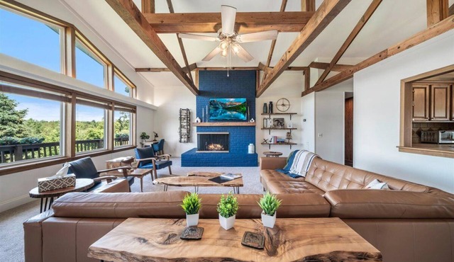 Large Updated Lakefront House on Lake George. Kayaks, games, fire pit, sledding.