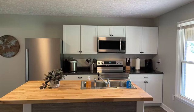 Lawrence Oaks Residence- Welcoming 2-bedroom house in Murfreesboro