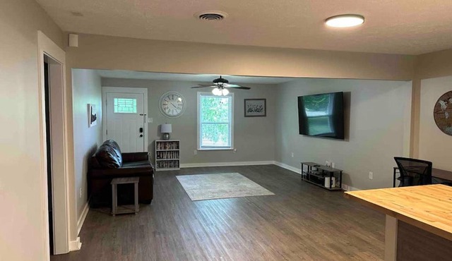 Lawrence Oaks Residence