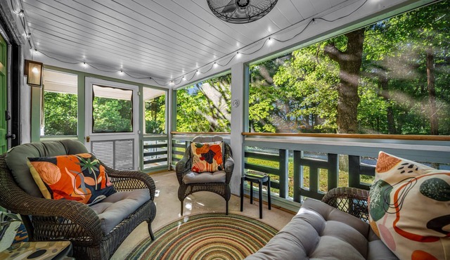 'Lil' Gem'-restored 1960's bungalow in Mentone