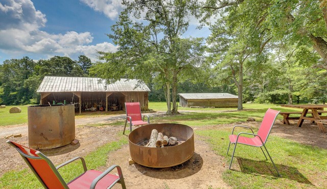 Lineville Homestead Retreat! Farmhouse & Cottage