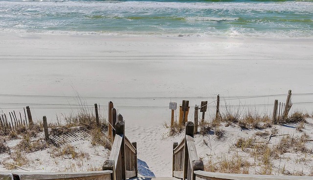 Located in Seaside - Sleeps 4