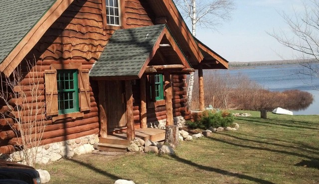 Log Cabin in Pristine Northern Woods and Water Retreat