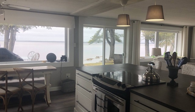 Longview cottage nestled on Big Bay DeNoc Sleeps 9 comfortably in Rapid River