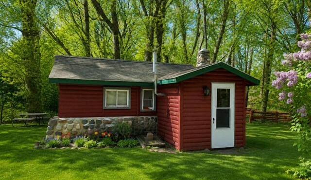 Lovells Riverside Cabin #1 is just steps from the North Branch of the AuSable River with private stair access. You’re also moments from the iconic Lovells Riverside Tavern.