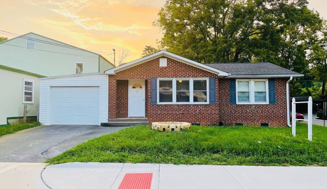 Lovely Brick Cottage in Downtown Blue Ridge