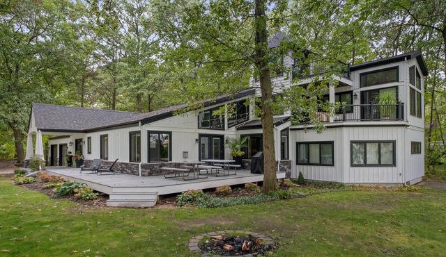 Lovely, spacious home near Holland State Park, Lake MI
