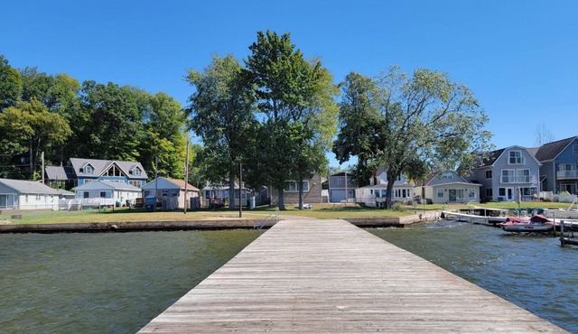 Lovely Vacation Home | Paw Paw Lake