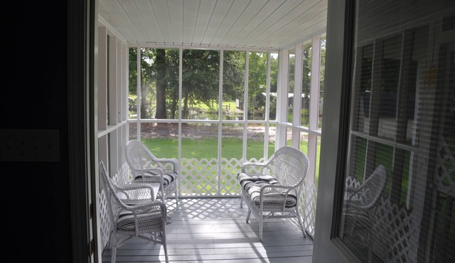 Lovers Lane Oasis Cottage.Ideal for a couple or small family Coast visit!