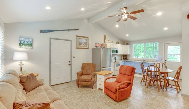Ludington Cottage w/Lake Views & Boat Parking