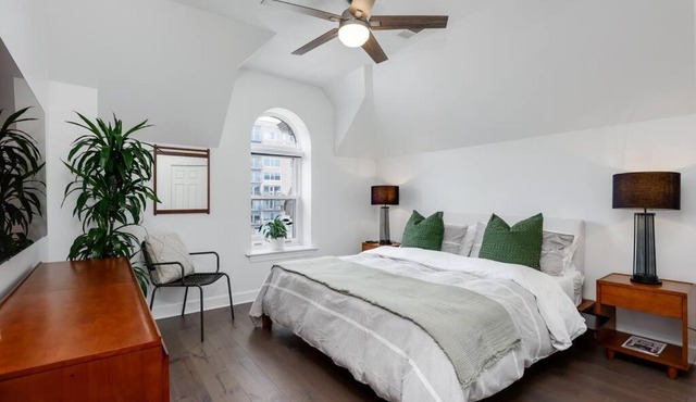 Lumber Barons Detroit Brush Park Penthouse 3BR 2 Kings 1 Queen 2 Baths 1 Car Garage
