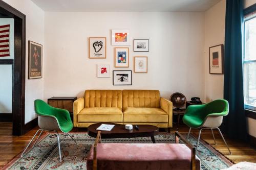 Luxe Mid-Century Styled Townhouse #3631